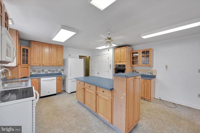 7962 WOODLAND DR, Hanover, PA 17331