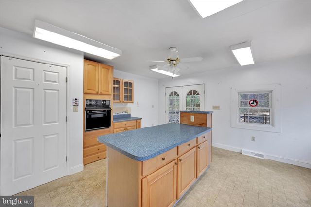 7962 WOODLAND DR, Hanover, PA 17331