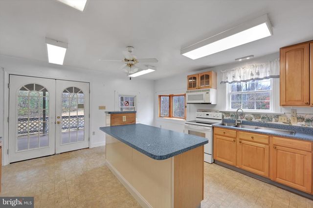 7962 WOODLAND DR, Hanover, PA 17331