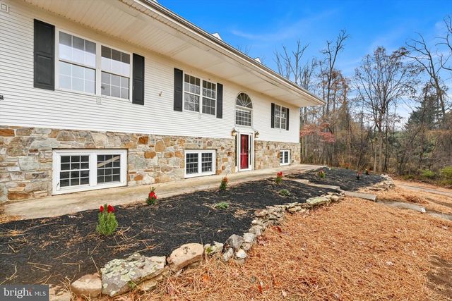 7962 WOODLAND DR, Hanover, PA 17331