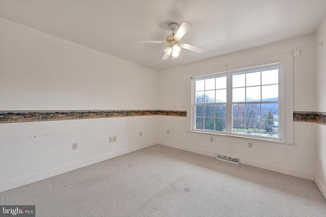 7962 WOODLAND DR, Hanover, PA 17331