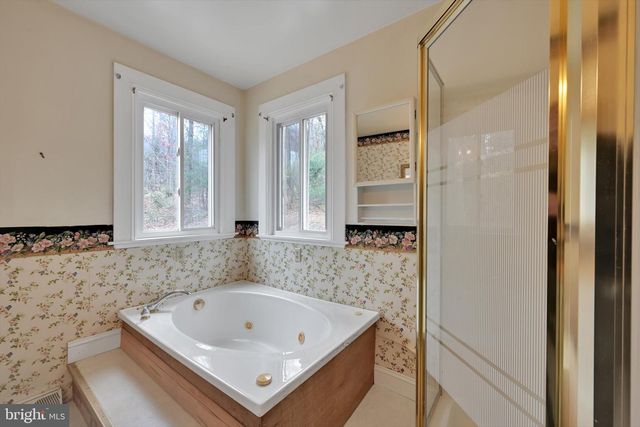 7962 WOODLAND DR, Hanover, PA 17331