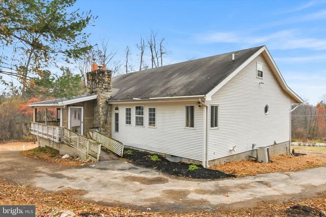 7962 WOODLAND DR, Hanover, PA 17331