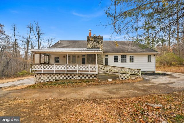 7962 WOODLAND DR, Hanover, PA 17331