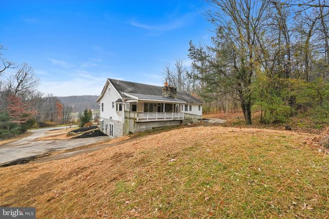 7962 WOODLAND DR, Hanover, PA 17331