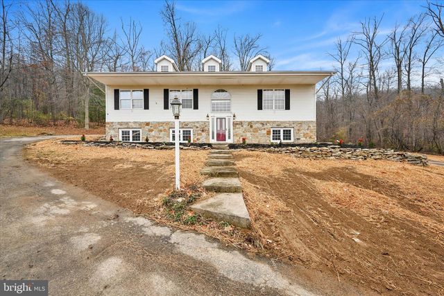 7962 WOODLAND DR, Hanover, PA 17331