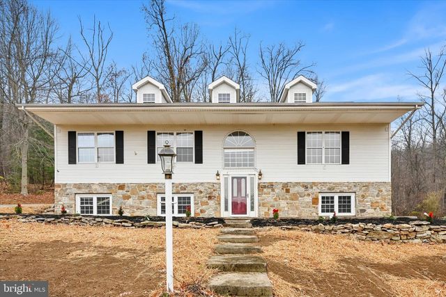 7962 WOODLAND DR, Hanover, PA 17331