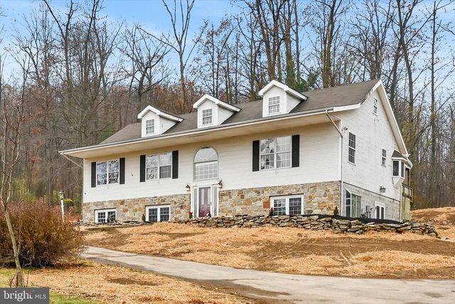 7962 WOODLAND DR, Hanover, PA 17331