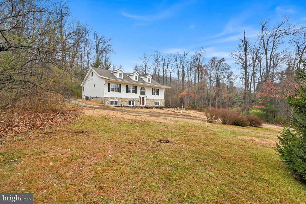 7962 WOODLAND DR, Hanover, PA 17331