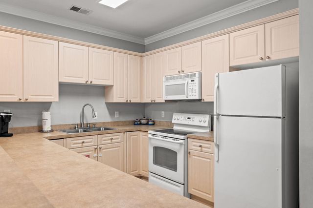 4861 Luster Leaf Cir Apt 204, Myrtle Beach, SC 29577