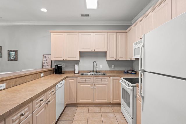 4861 Luster Leaf Cir Apt 204, Myrtle Beach, SC 29577