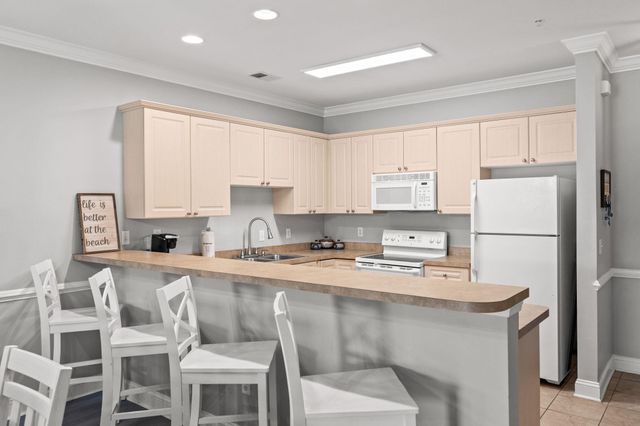 4861 Luster Leaf Cir Apt 204, Myrtle Beach, SC 29577