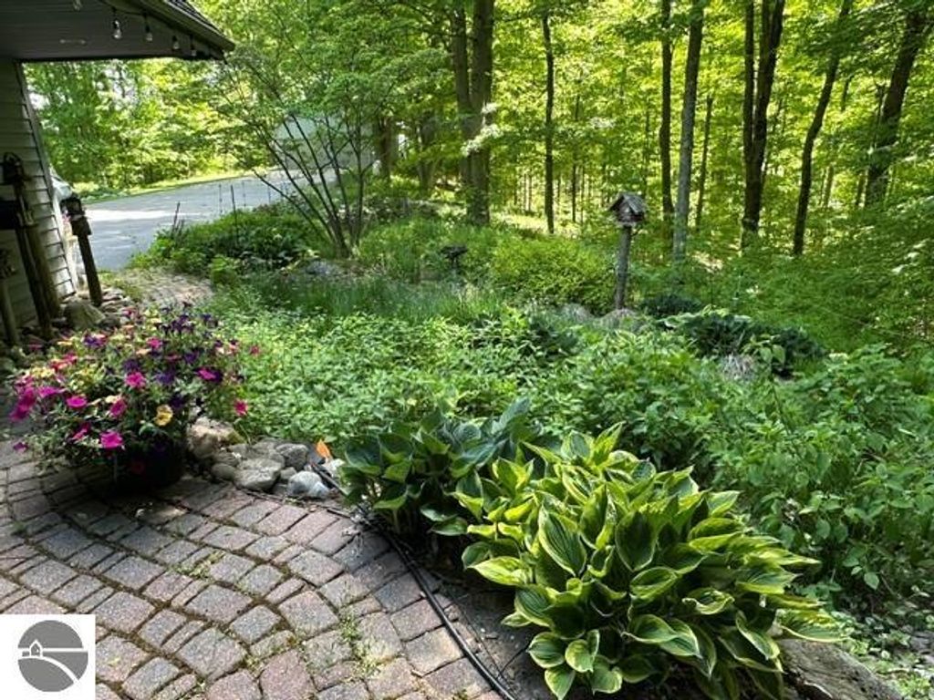 Image 11 of property listing at 3285 S East Torch Lake Drive, Bellaire, MI 49615