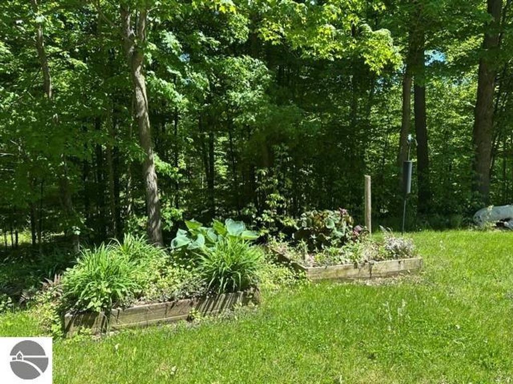 Image 15 of property listing at 3285 S East Torch Lake Drive, Bellaire, MI 49615
