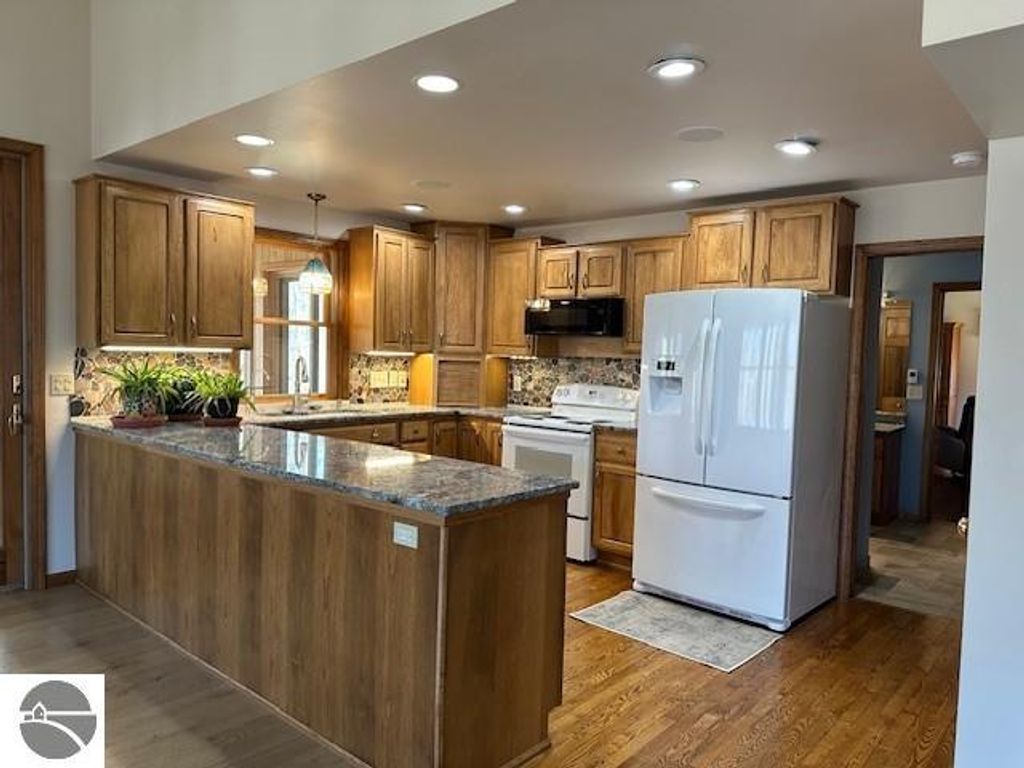 Image 18 of property listing at 3285 S East Torch Lake Drive, Bellaire, MI 49615