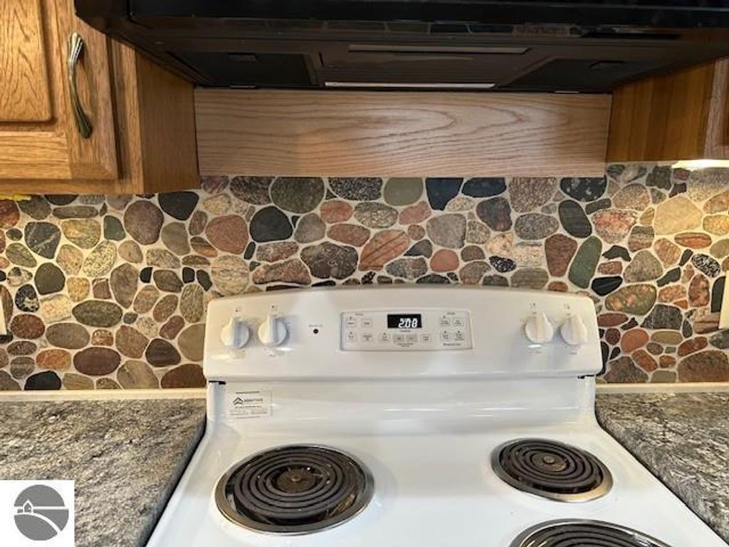 Image 19 of property listing at 3285 S East Torch Lake Drive, Bellaire, MI 49615