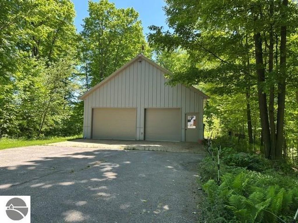 Image 40 of property listing at 3285 S East Torch Lake Drive, Bellaire, MI 49615
