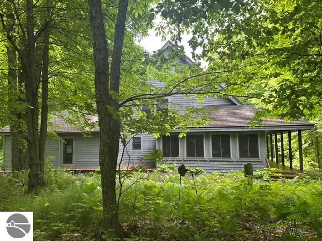 Image 7 of property listing at 3285 S East Torch Lake Drive, Bellaire, MI 49615