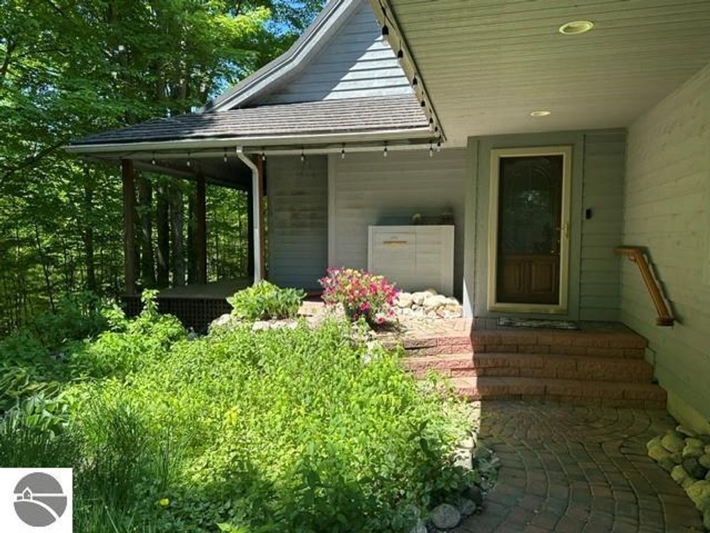 Image 8 of property listing at 3285 S East Torch Lake Drive, Bellaire, MI 49615