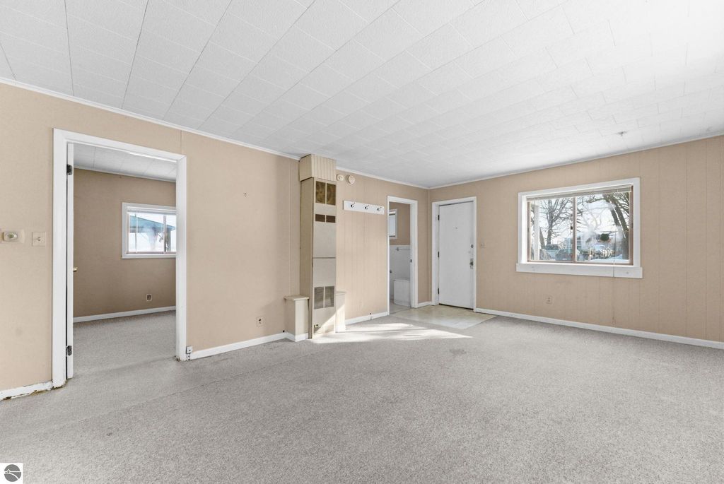 Image 10 of property listing at 1247 Plainview Avenue, Traverse City, MI 49686