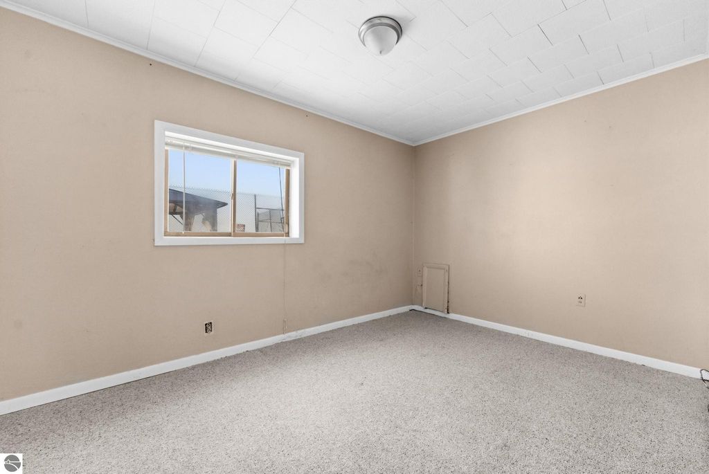 Image 12 of property listing at 1247 Plainview Avenue, Traverse City, MI 49686