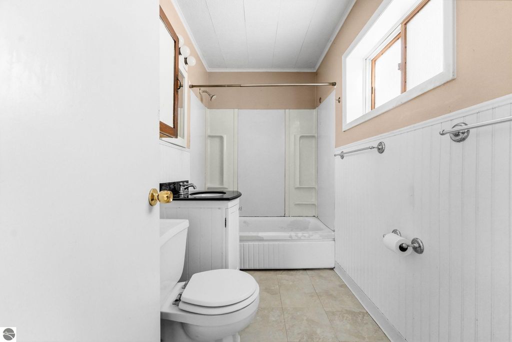 Image 14 of property listing at 1247 Plainview Avenue, Traverse City, MI 49686