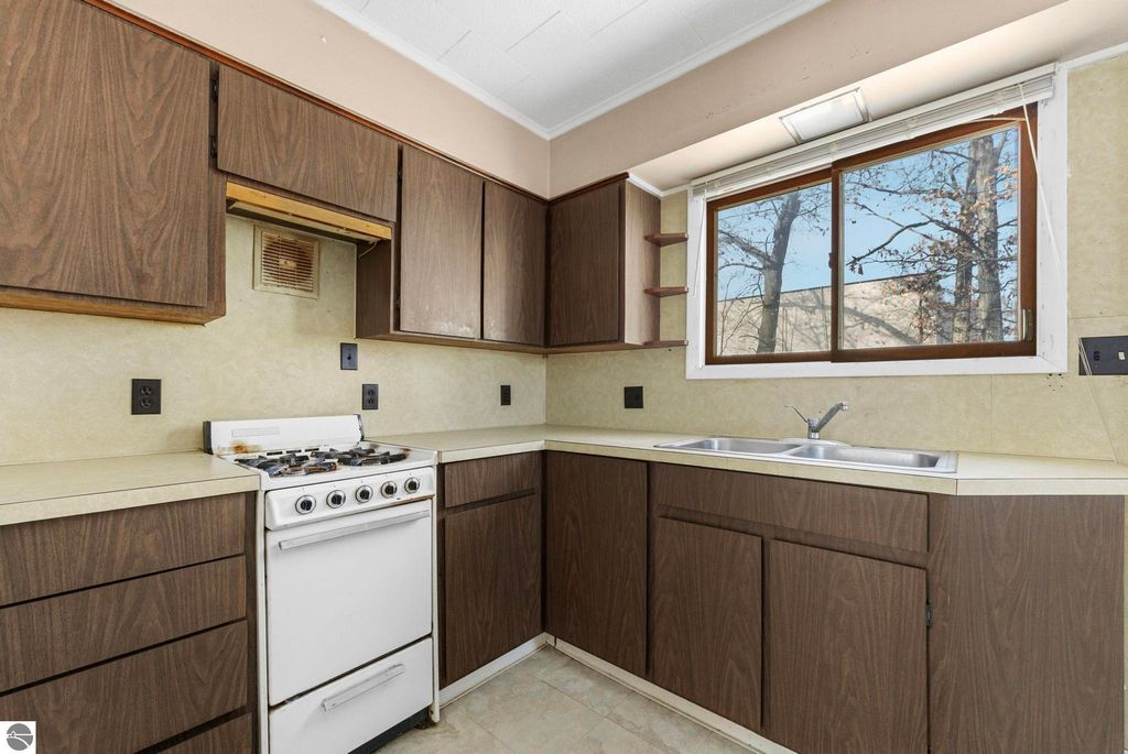 Image 16 of property listing at 1247 Plainview Avenue, Traverse City, MI 49686