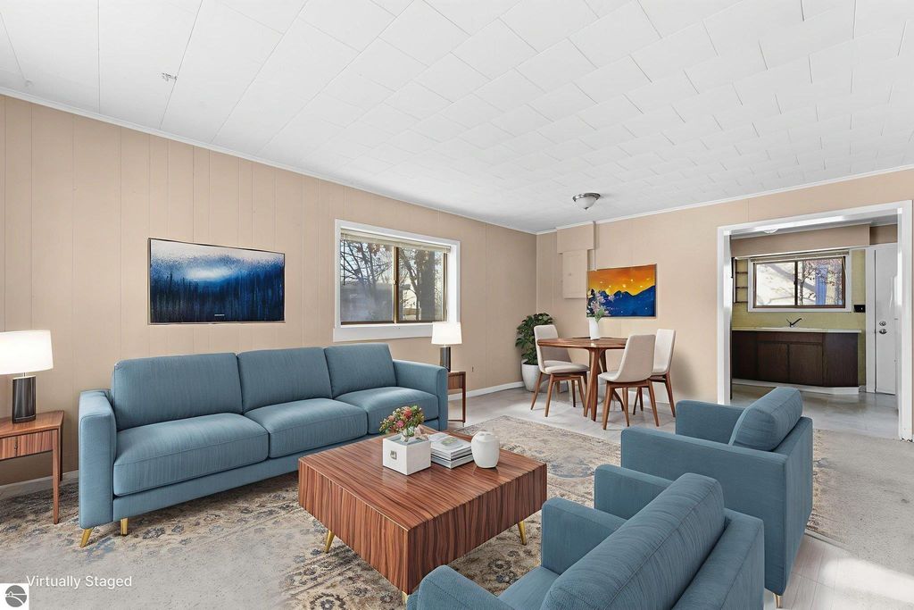 Image 2 of property listing at 1247 Plainview Avenue, Traverse City, MI 49686