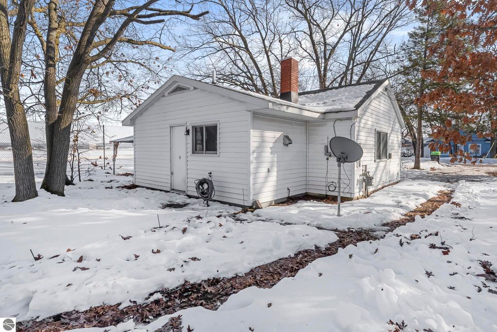 Image 25 of property listing at 1247 Plainview Avenue, Traverse City, MI 49686