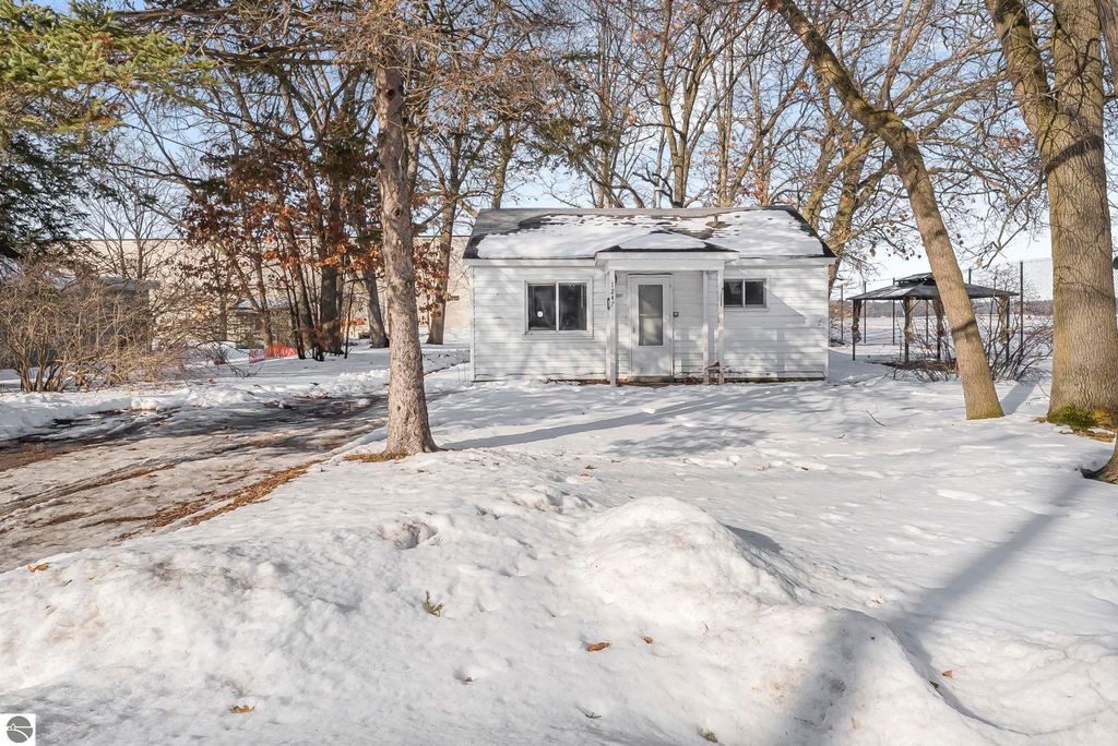 Image 26 of property listing at 1247 Plainview Avenue, Traverse City, MI 49686