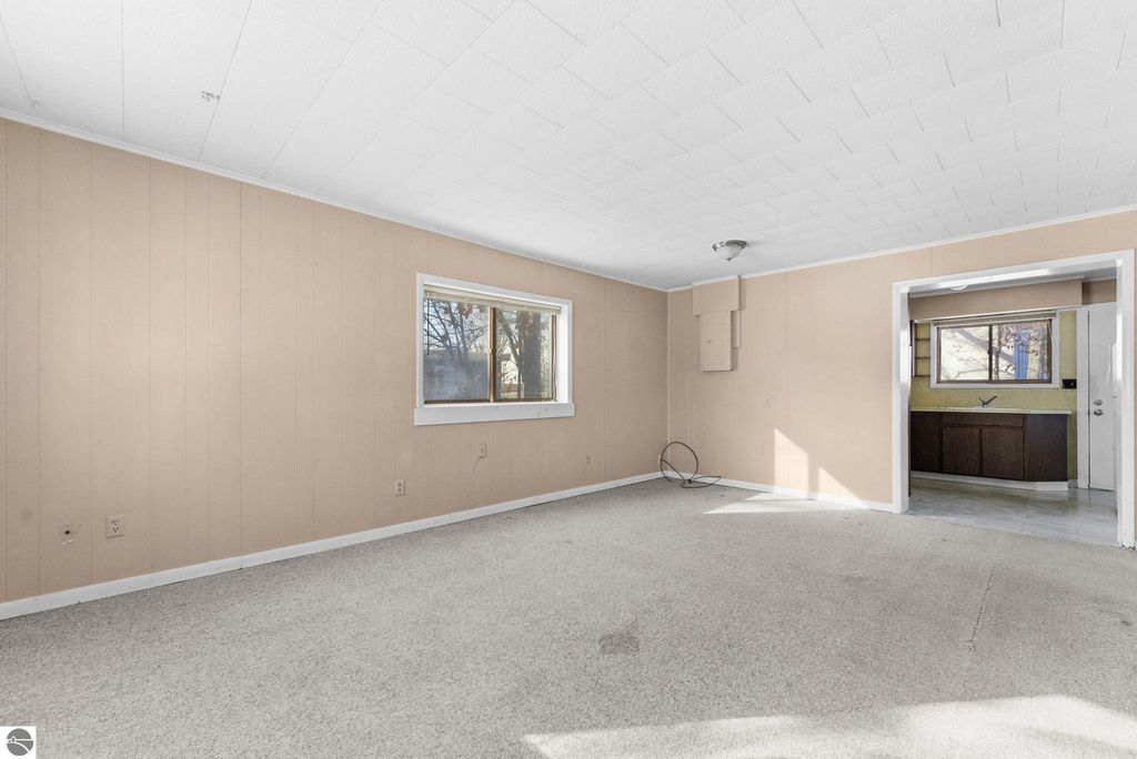 Image 8 of property listing at 1247 Plainview Avenue, Traverse City, MI 49686