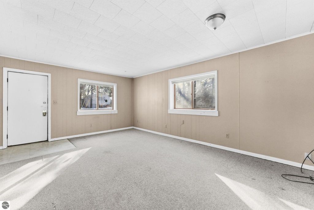 Image 9 of property listing at 1247 Plainview Avenue, Traverse City, MI 49686