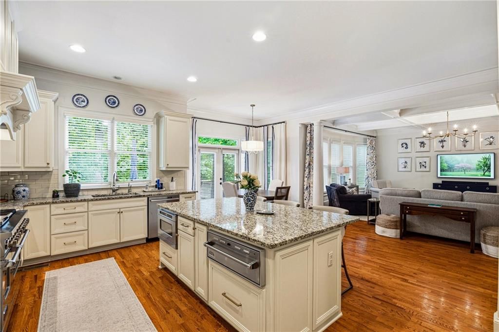 Image 13 of property listing at 4054 Newhaven Circle NE, Brookhaven, GA 30319