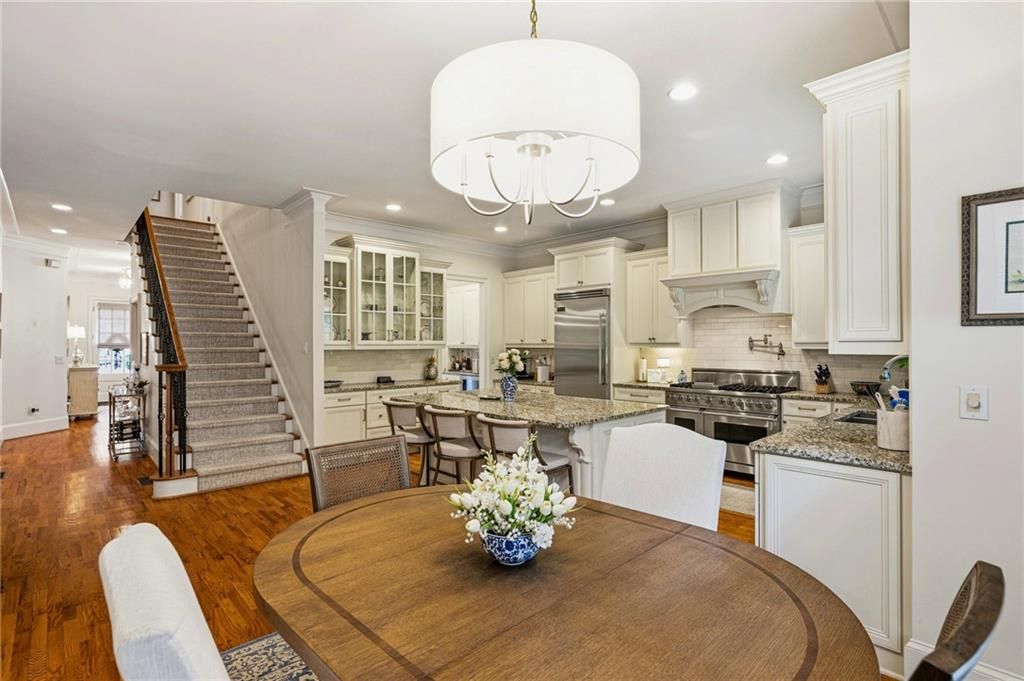Image 7 of property listing at 4054 Newhaven Circle NE, Brookhaven, GA 30319
