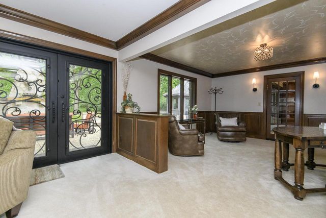 S48W28946 Parke LANE W, Waukesha, WI 53189