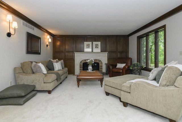 S48W28946 Parke LANE W, Waukesha, WI 53189