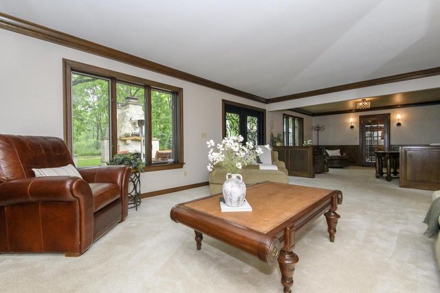 S48W28946 Parke LANE W, Waukesha, WI 53189