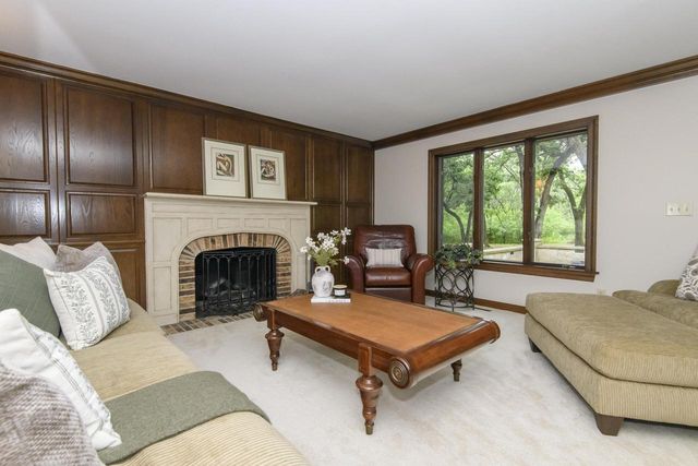 S48W28946 Parke LANE W, Waukesha, WI 53189