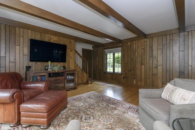 S48W28946 Parke LANE W, Waukesha, WI 53189