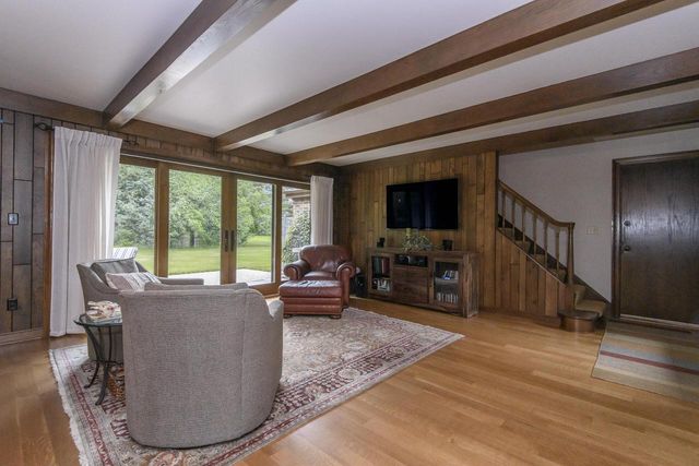 S48W28946 Parke LANE W, Waukesha, WI 53189