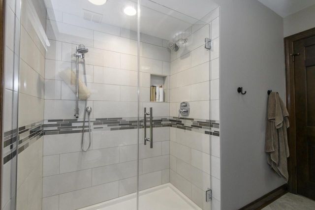 S48W28946 Parke LANE W, Waukesha, WI 53189