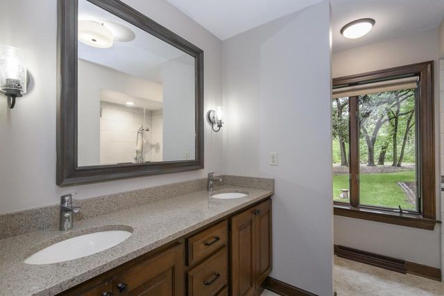 S48W28946 Parke LANE W, Waukesha, WI 53189