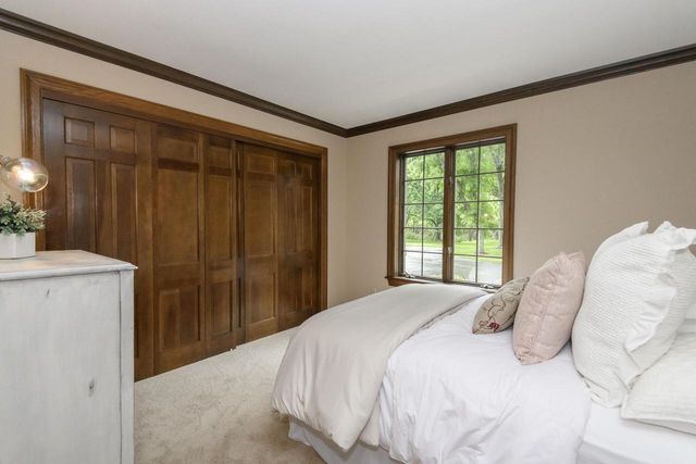S48W28946 Parke LANE W, Waukesha, WI 53189