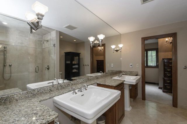S48W28946 Parke LANE W, Waukesha, WI 53189