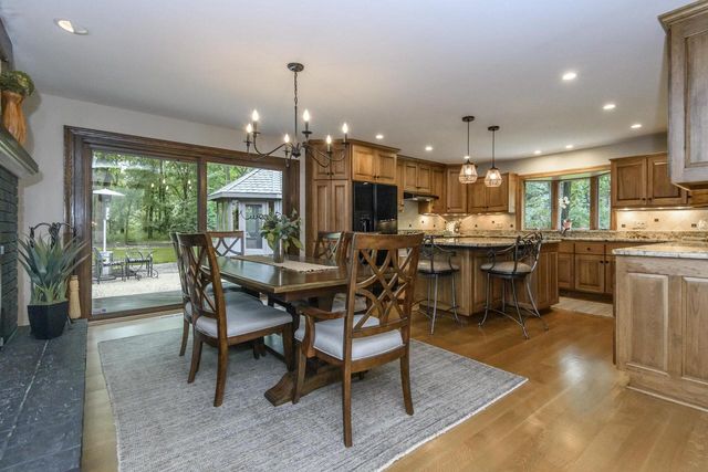 S48W28946 Parke LANE W, Waukesha, WI 53189