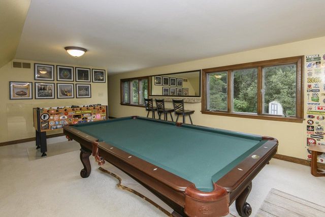S48W28946 Parke LANE W, Waukesha, WI 53189