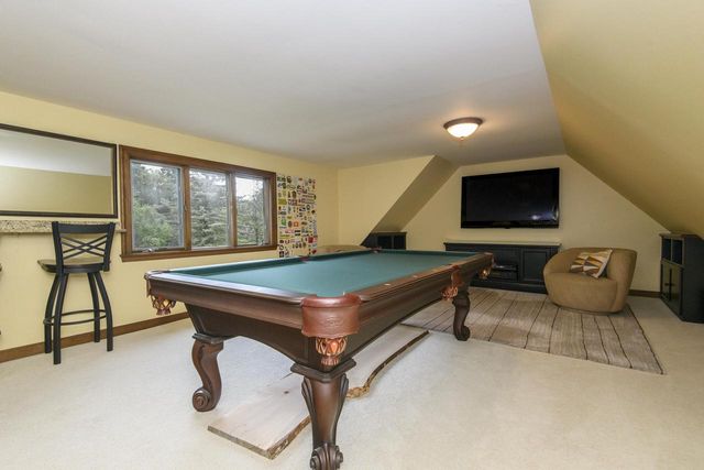 S48W28946 Parke LANE W, Waukesha, WI 53189