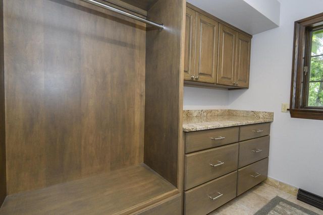 S48W28946 Parke LANE W, Waukesha, WI 53189