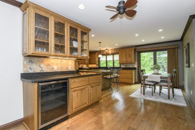 S48W28946 Parke LANE W, Waukesha, WI 53189