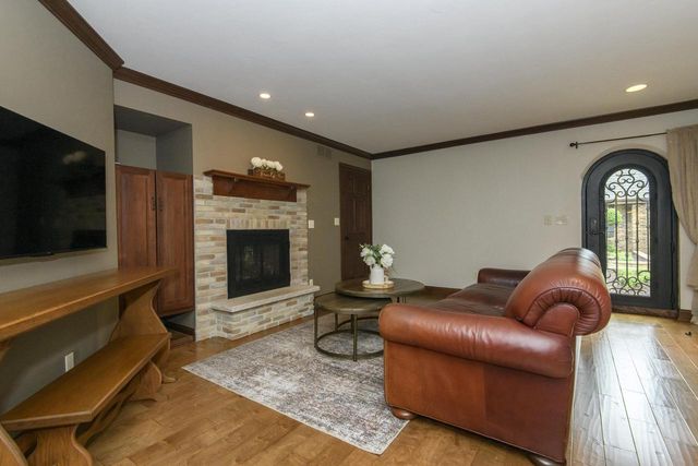 S48W28946 Parke LANE W, Waukesha, WI 53189